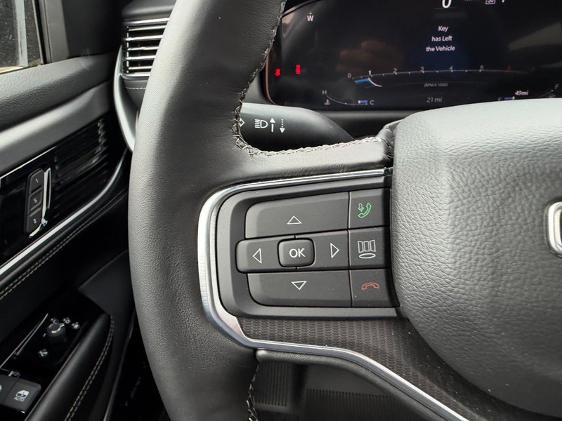 Jeep Grand Wagoneer Vehicle Full-screen Gallery Image 16