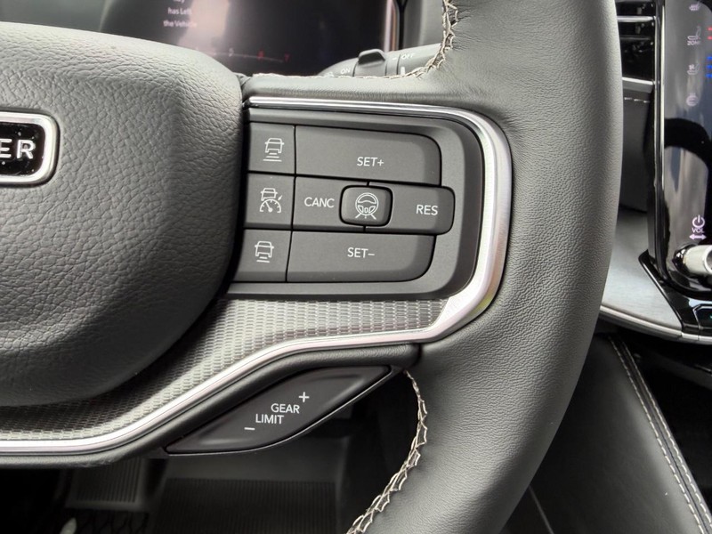 Jeep Grand Wagoneer Vehicle Full-screen Gallery Image 17