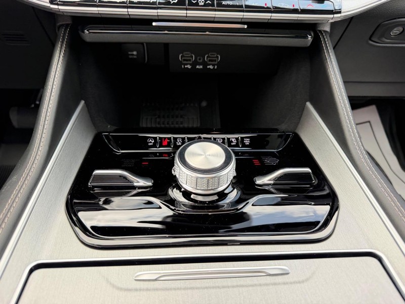 Jeep Grand Wagoneer Vehicle Full-screen Gallery Image 20