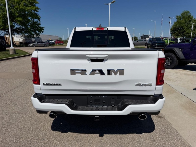Ram 1500 Vehicle Full-screen Gallery Image 5
