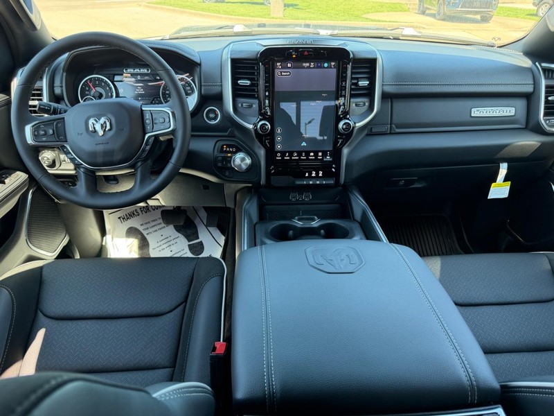 Ram 1500 Vehicle Full-screen Gallery Image 9
