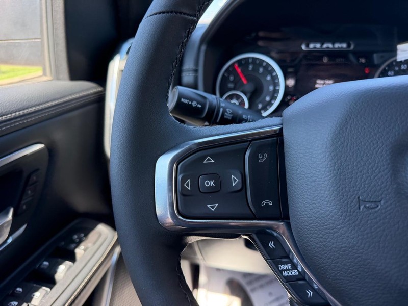 Ram 1500 Vehicle Full-screen Gallery Image 11