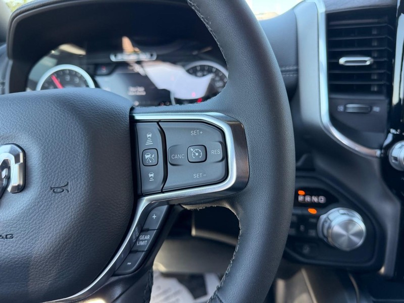 Ram 1500 Vehicle Full-screen Gallery Image 12