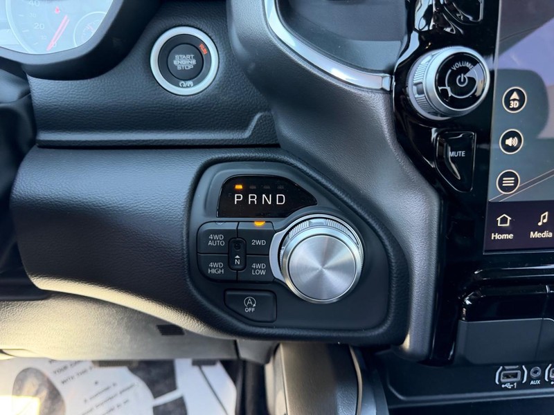 Ram 1500 Vehicle Full-screen Gallery Image 16