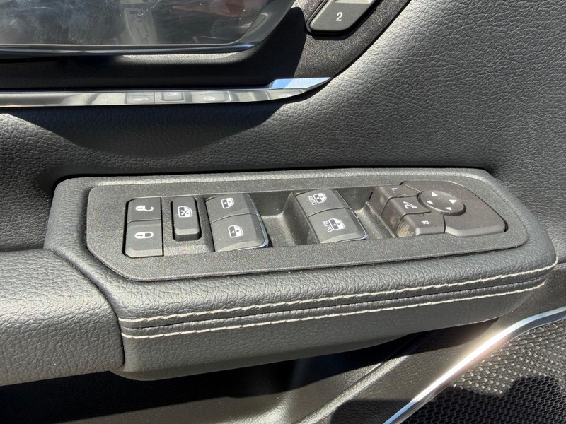 Ram 1500 Vehicle Full-screen Gallery Image 18