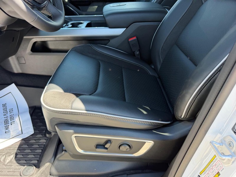 Ram 1500 Vehicle Full-screen Gallery Image 20