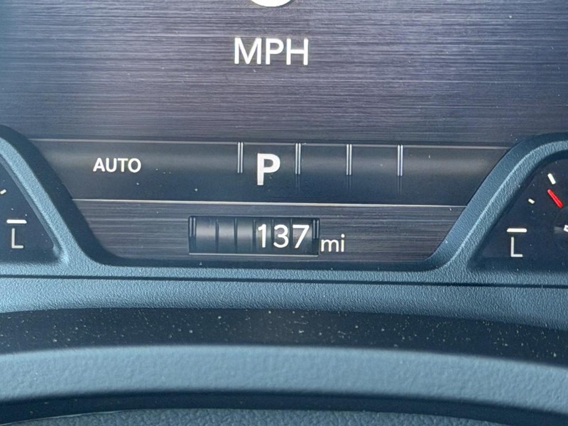 Ram 1500 Vehicle Full-screen Gallery Image 21