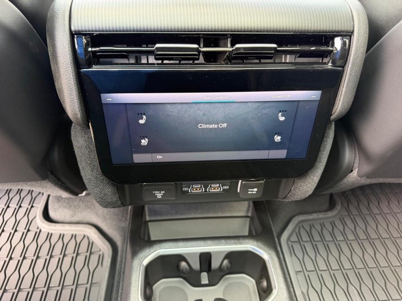 Jeep Grand Wagoneer Vehicle Full-screen Gallery Image 13