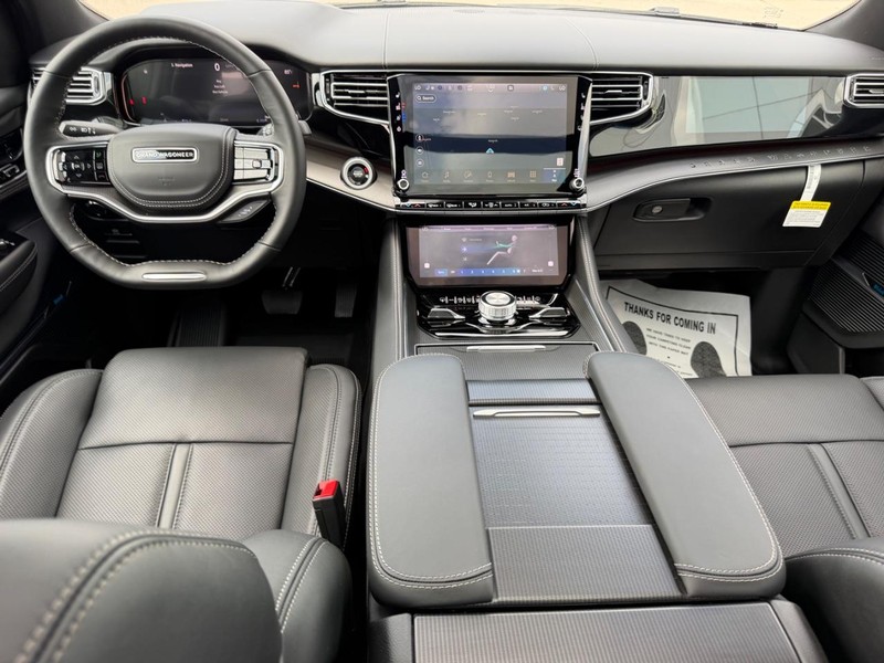 Jeep Grand Wagoneer Vehicle Full-screen Gallery Image 14