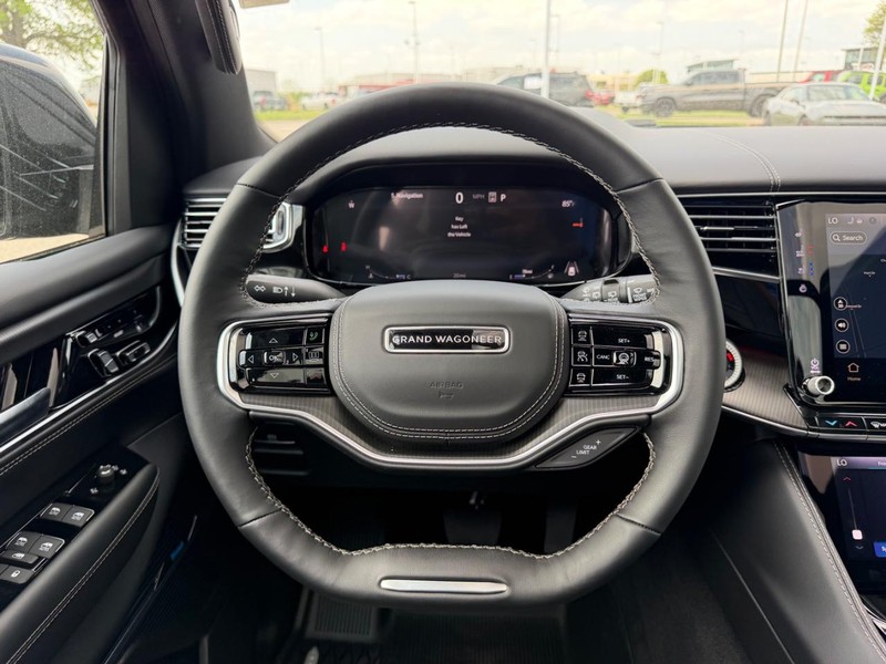 Jeep Grand Wagoneer Vehicle Full-screen Gallery Image 15