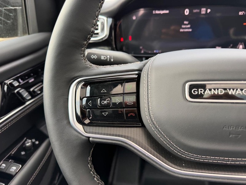 Jeep Grand Wagoneer Vehicle Full-screen Gallery Image 16