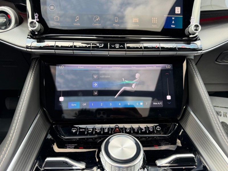 Jeep Grand Wagoneer Vehicle Full-screen Gallery Image 19
