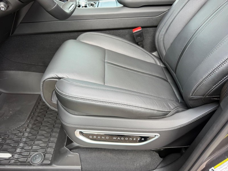 Jeep Grand Wagoneer Vehicle Full-screen Gallery Image 24