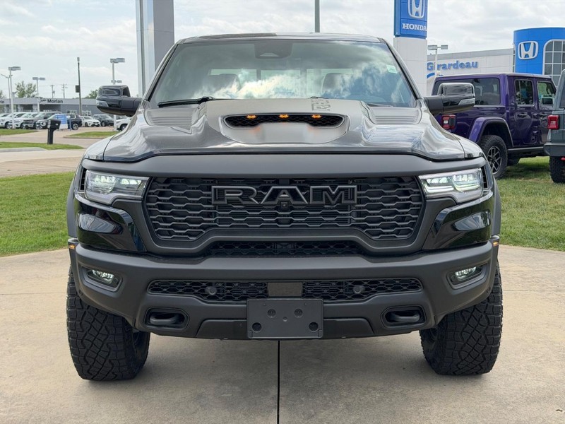 Ram 1500 Vehicle Full-screen Gallery Image 2
