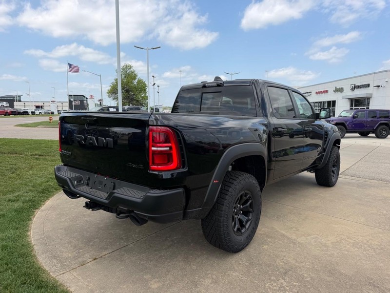Ram 1500 Vehicle Full-screen Gallery Image 4