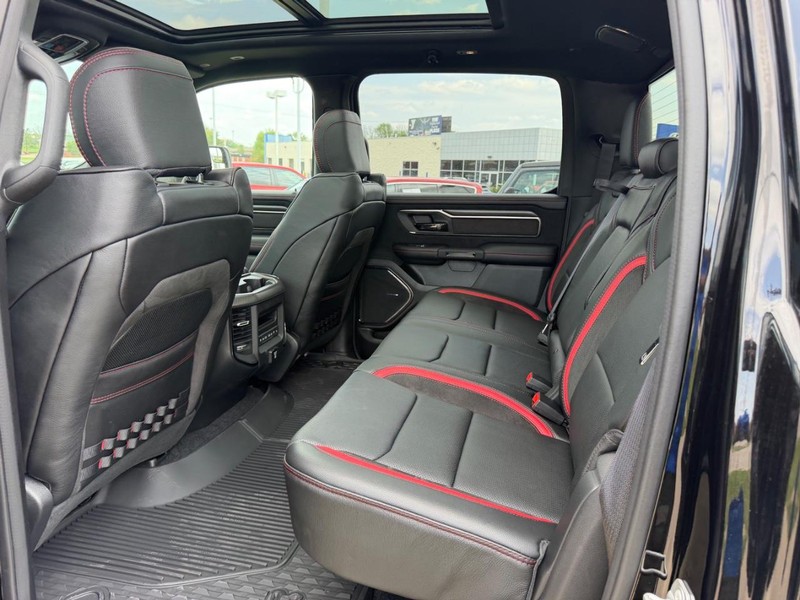 Ram 1500 Vehicle Full-screen Gallery Image 8