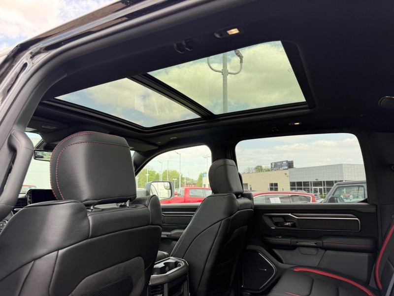 Ram 1500 Vehicle Full-screen Gallery Image 9