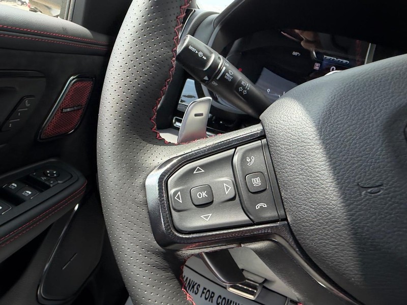 Ram 1500 Vehicle Full-screen Gallery Image 12