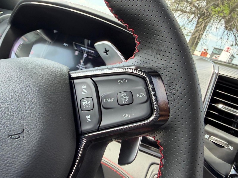 Ram 1500 Vehicle Full-screen Gallery Image 13