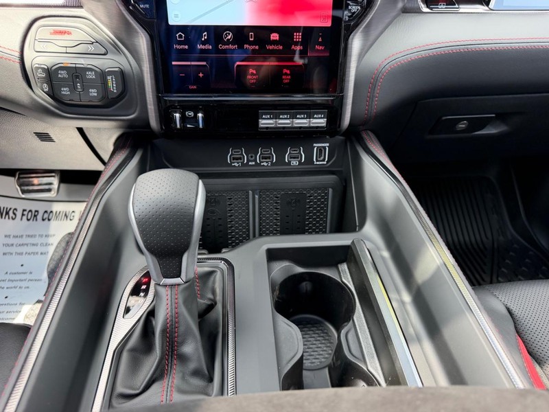 Ram 1500 Vehicle Full-screen Gallery Image 16