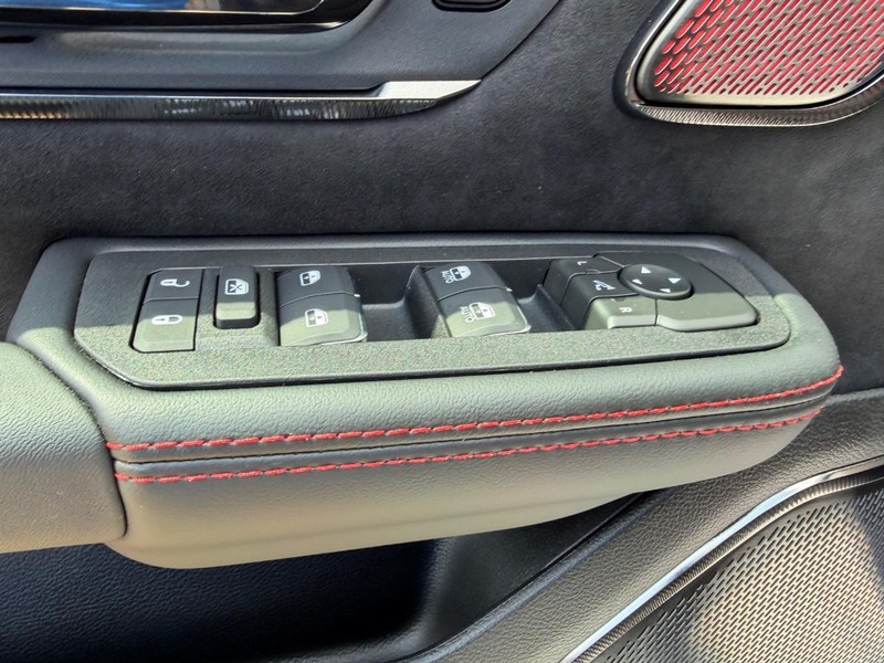 Ram 1500 Vehicle Full-screen Gallery Image 18