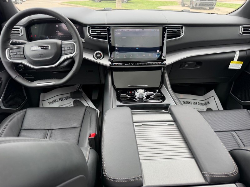 Jeep Grand Wagoneer Vehicle Full-screen Gallery Image 14