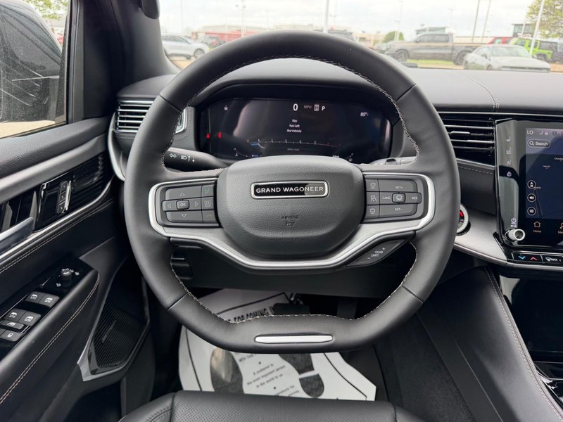 Jeep Grand Wagoneer Vehicle Full-screen Gallery Image 15