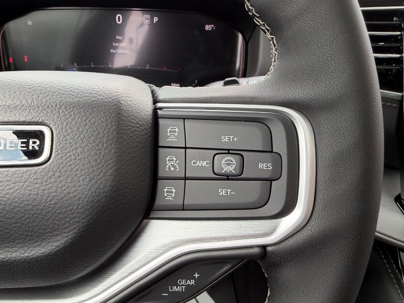 Jeep Grand Wagoneer Vehicle Full-screen Gallery Image 17