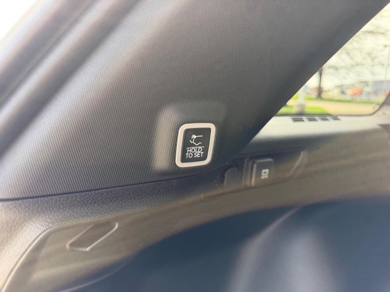 Jeep Grand Cherokee Vehicle Full-screen Gallery Image 7