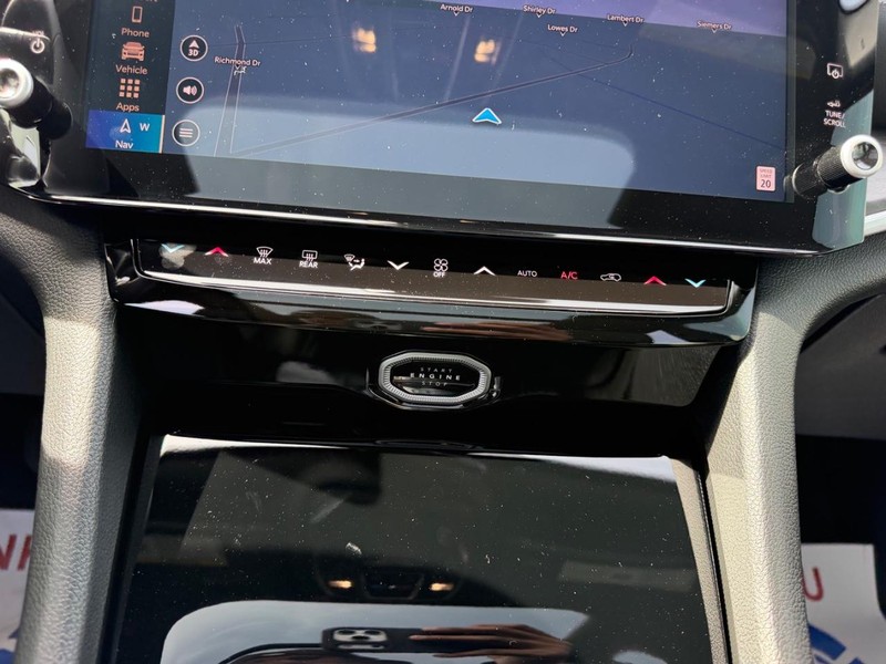 Jeep Grand Cherokee Vehicle Full-screen Gallery Image 16