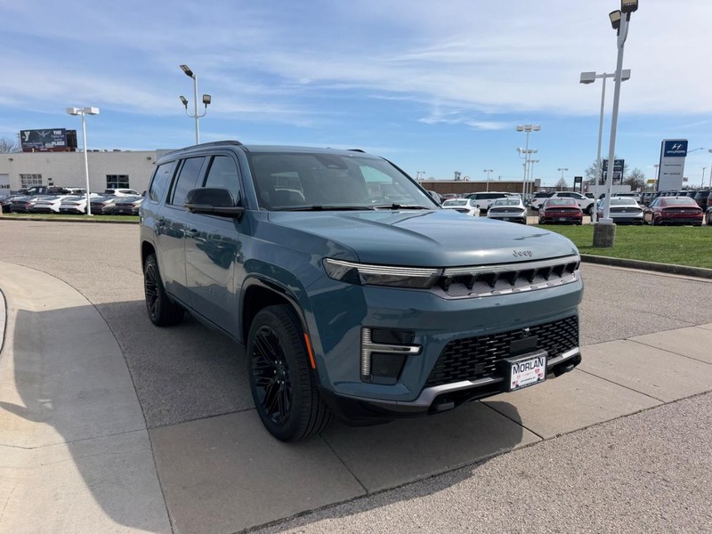 Jeep Grand Wagoneer Vehicle Full-screen Gallery Image 3