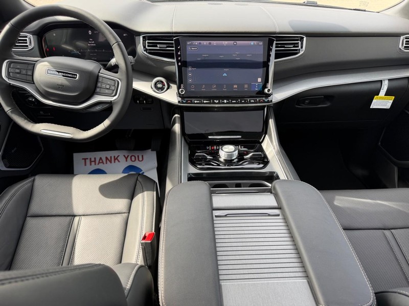 Jeep Grand Wagoneer Vehicle Full-screen Gallery Image 13