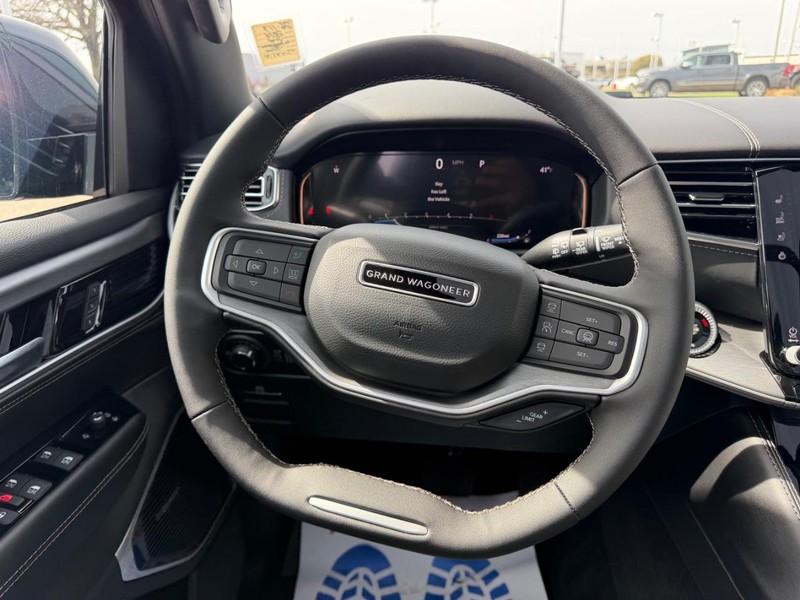 Jeep Grand Wagoneer Vehicle Full-screen Gallery Image 14