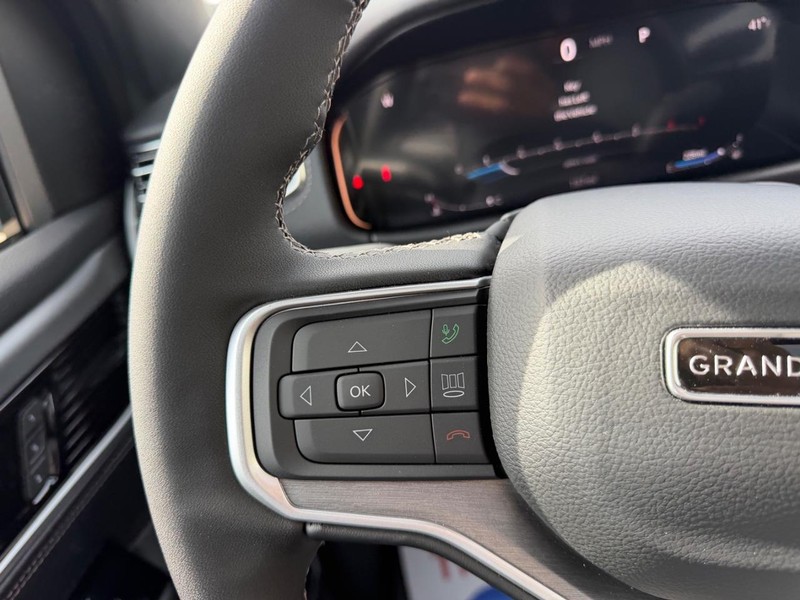 Jeep Grand Wagoneer Vehicle Full-screen Gallery Image 15