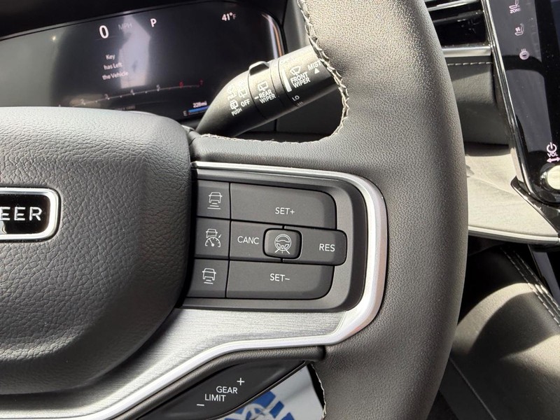 Jeep Grand Wagoneer Vehicle Full-screen Gallery Image 16