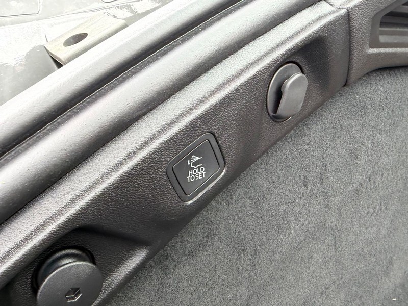 Dodge Charger Vehicle Full-screen Gallery Image 7