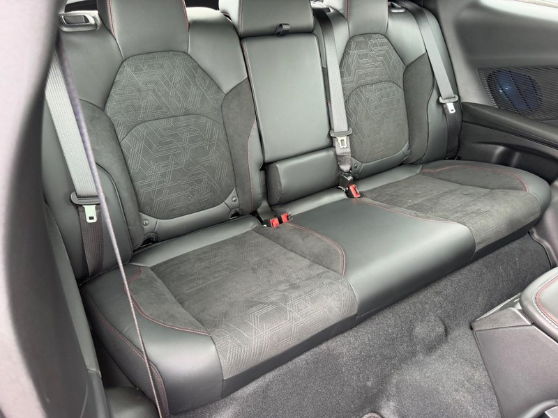 Dodge Charger Vehicle Full-screen Gallery Image 9