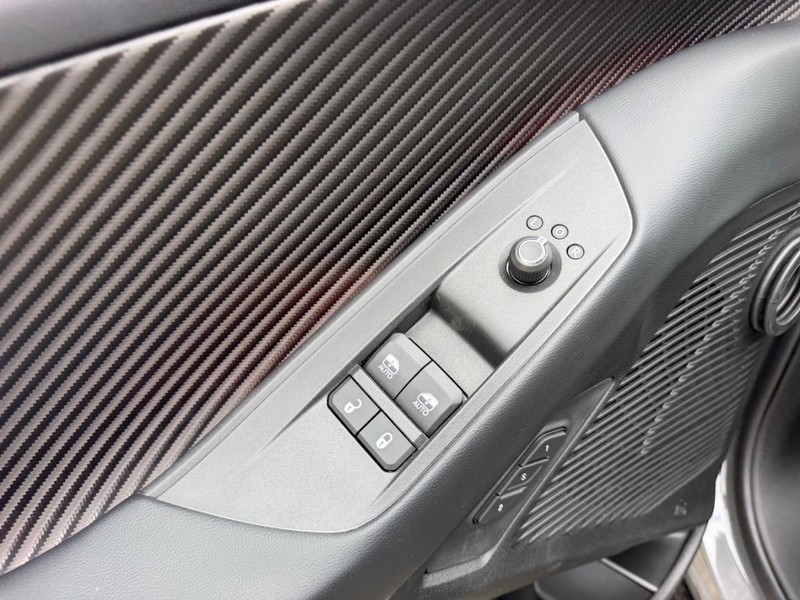 Dodge Charger Vehicle Full-screen Gallery Image 17