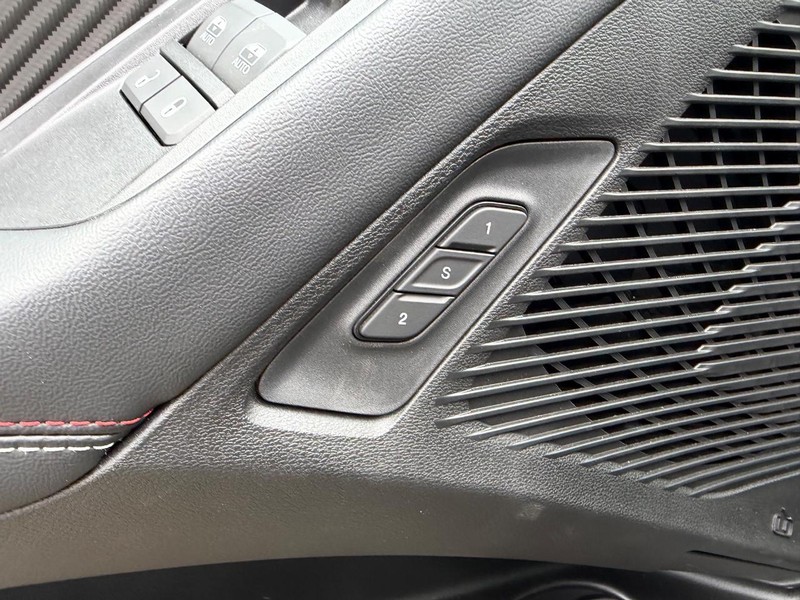Dodge Charger Vehicle Full-screen Gallery Image 18