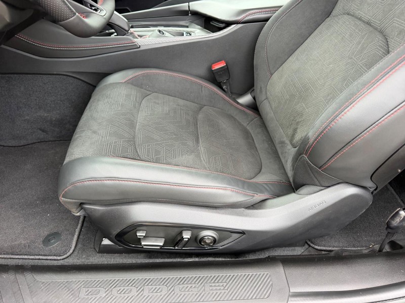 Dodge Charger Vehicle Full-screen Gallery Image 19