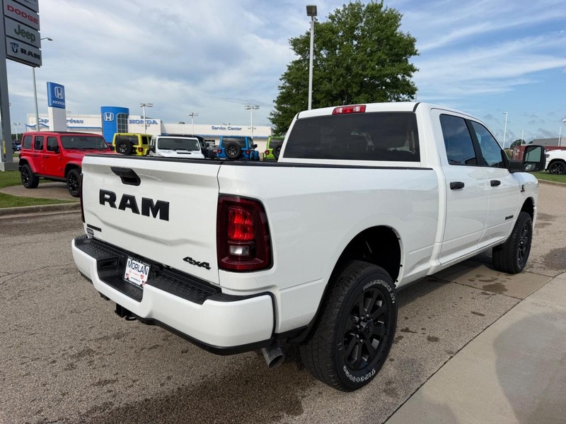 Ram 2500 Vehicle Full-screen Gallery Image 4