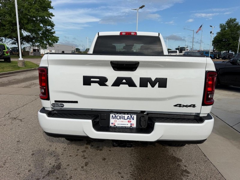 Ram 2500 Vehicle Full-screen Gallery Image 5