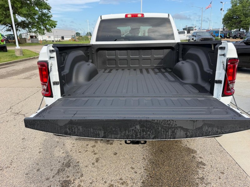 Ram 2500 Vehicle Full-screen Gallery Image 6