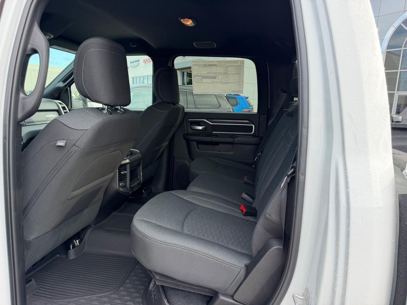 Ram 2500 Vehicle Full-screen Gallery Image 8