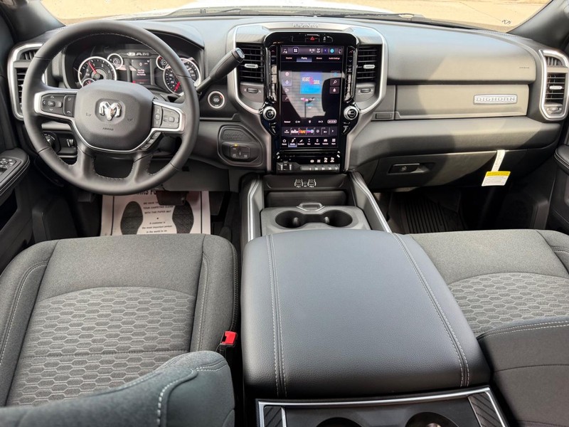 Ram 2500 Vehicle Full-screen Gallery Image 9