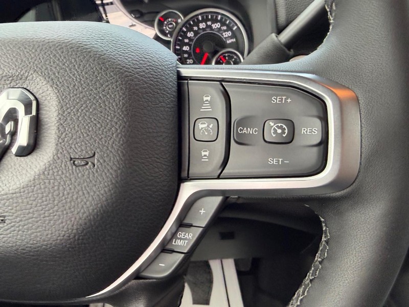 Ram 2500 Vehicle Full-screen Gallery Image 12
