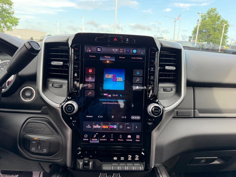Ram 2500 Vehicle Full-screen Gallery Image 13