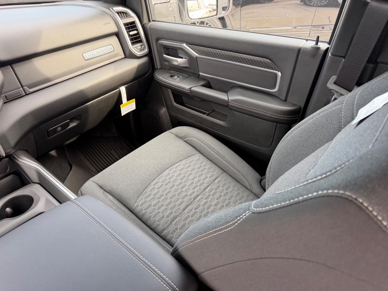 Ram 2500 Vehicle Full-screen Gallery Image 15