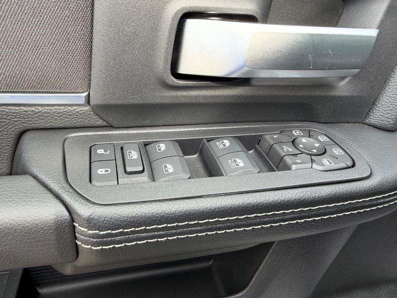 Ram 2500 Vehicle Full-screen Gallery Image 16