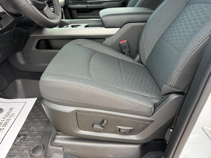 Ram 2500 Vehicle Full-screen Gallery Image 17